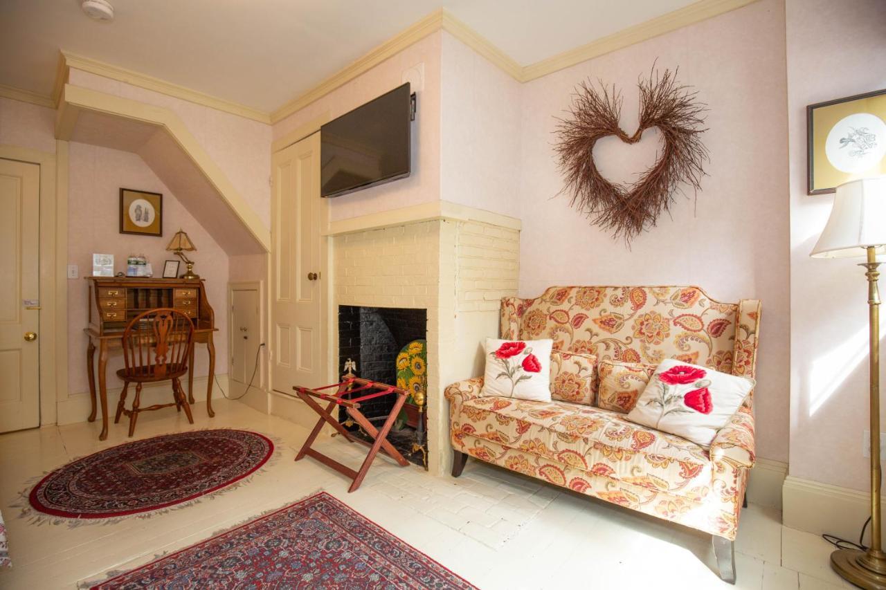 ניובריפורט Clark Currier Inn מראה חיצוני תמונה